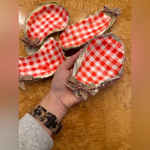 Handmade Oyster Shell Set - Picture 2 of 5